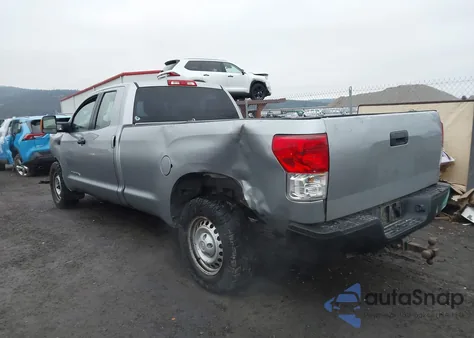 2010 Toyota Tundra Grade 5.7L V8 z USA, uszkodzony, nr VIN 5TFCY5F19AX009713